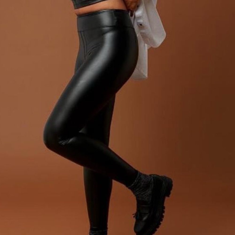 Aerie Offline Vegan Leather Leggings High Rise Women’s Size M Medium Black